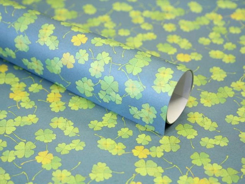 3x Wrapping paper clover image 1