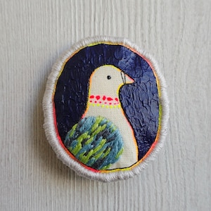 Bird jewelry pigeon brooch, bird brooch, animal jewelry, peace dove pin, pigeon pins, dark blue brooch, animal pin, unique gifts for her