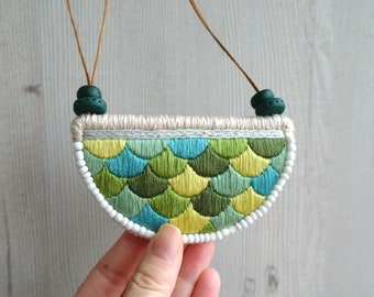 Embroidered green necklace, scallop pattern bib embroidery necklace, green half moon necklace, crescent necklace, fabric necklace boho style