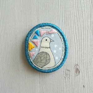 Peace dove brooch, pigeon brooch, pigeon badge, peace pin, animal embroidered jewelry, embroidery pin, animal pin, fabric brooch, bird pin image 4