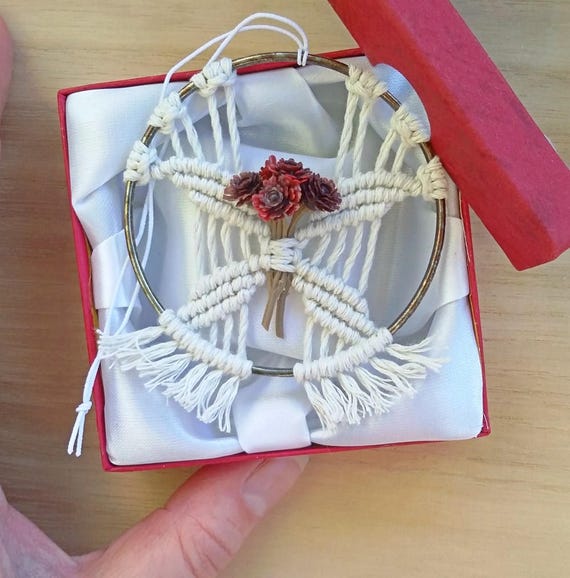 CUSTOM color Burgundy Blush Wedding party Mini macrame wall hanger Favor gifts Boho wedding Car ornament Modern macrame View mirror decor