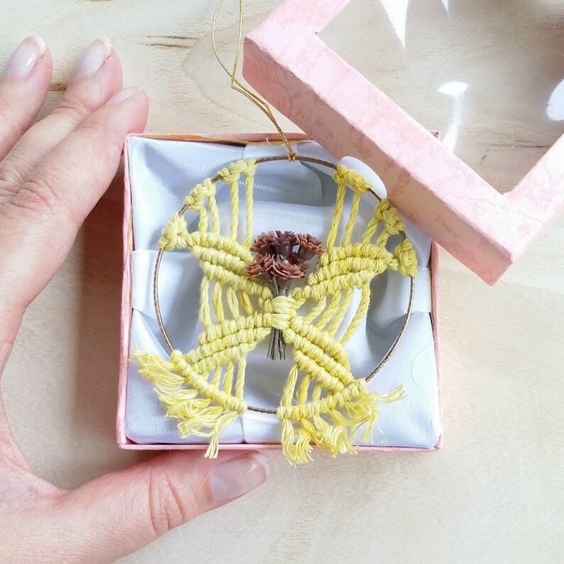 CUSTOM color Burgundy Blush Wedding party Mini macrame wall hanger Favor gifts Boho wedding Car ornament Modern macrame View mirror decor