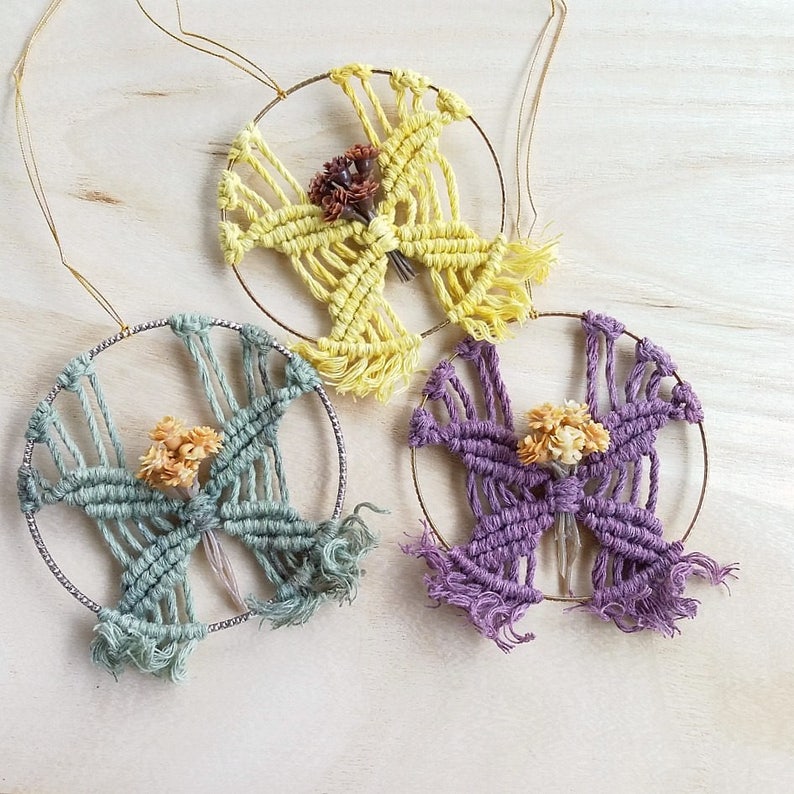CUSTOM color Burgundy Blush Wedding party Mini macrame wall hanger Favor gifts Boho wedding Car ornament Modern macrame View mirror decor