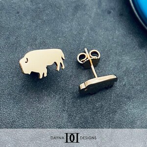 Buffalo Post Earrings - Gold Plated
