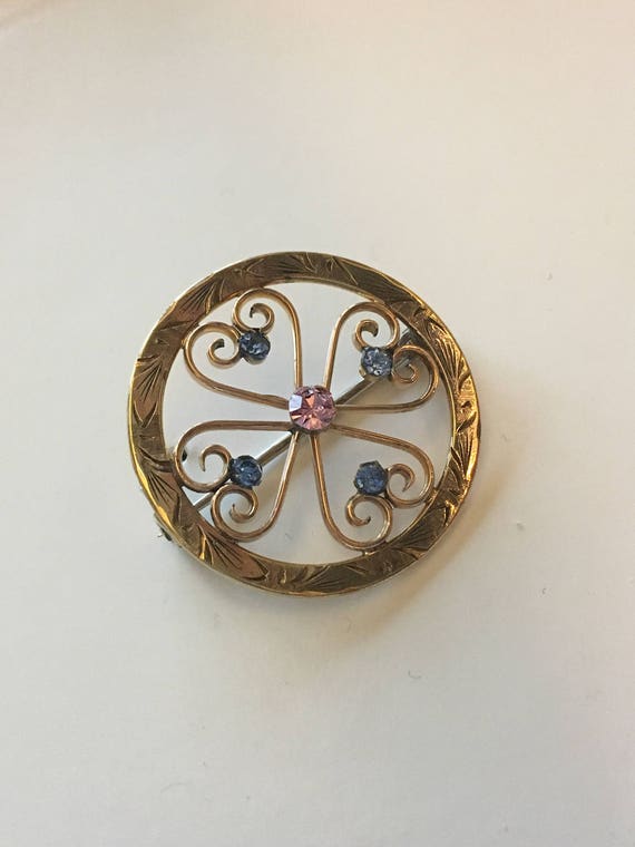 Vintage circle brooch - Etched gold filigree colla