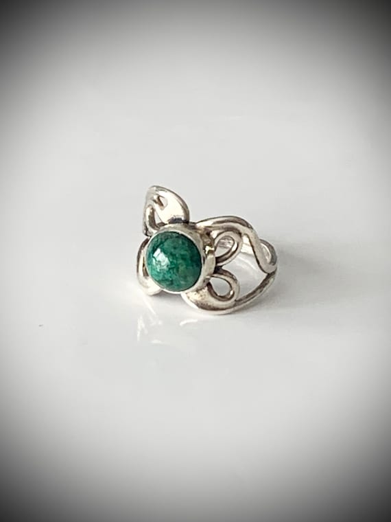 Vintage sterling silver green stone ring - gorgeo… - image 1