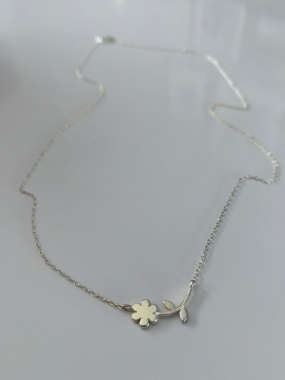 Vintage minimalist necklace - sterling flower chok