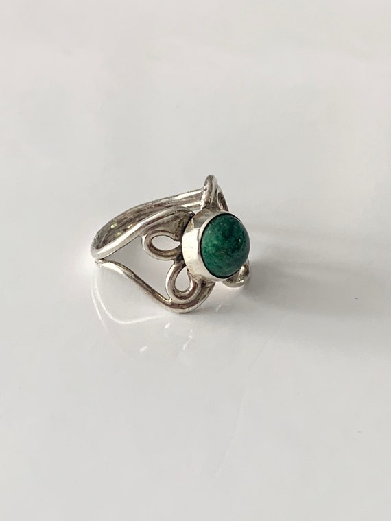 Vintage sterling silver green stone ring - gorgeo… - image 2