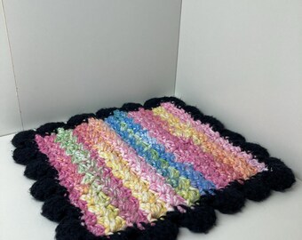Gant de toilette en coton crocheté, motif coquilles Saint-Jacques arc-en-ciel et noires, torchon de cuisine ou de salle de bain, fait main, réutilisable et compostable, fabriqué aux États-Unis