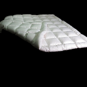 EU King Size Hungarian Goose Down Comforter (87x94 inches / 220x240 cm)