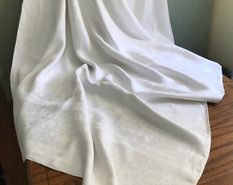 Vintage large white damask cloth for your family gatherings