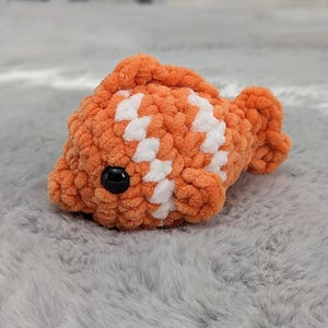 Peluche a forma di pesce all&#39;uncinetto - Peluche a forma di pesce amigurumi - Peluche a forma di pesce - Regalo per gli amanti dei pesci - Fishie