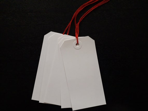 25 WHITE STRUNG TAGS 108MM X 54MM GIFT/PARCEL LABELS WITH MATCHING WHITE WASHERS 