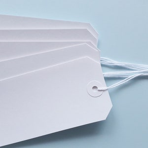 25 PLAIN CREAM STRUNG TAGS 120MM X 60MM GIFT PARCEL LABELS TIE ON TICKETS 