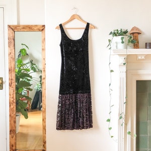 Vintage 80er Jahre Schwarzer Samt Spitze Rüschenrock Ärmelloses Wackelkleid S / Schwarze Samt Spitze Cocktail Abend Abschlussball Kleid S