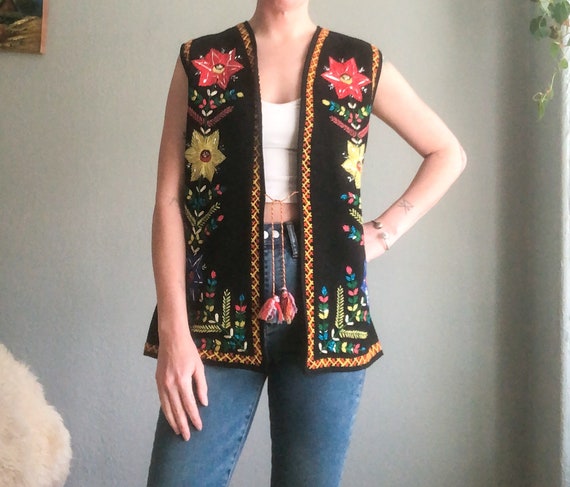Sterling & Stitch Metallic Floral Jacquard Fringe Vest