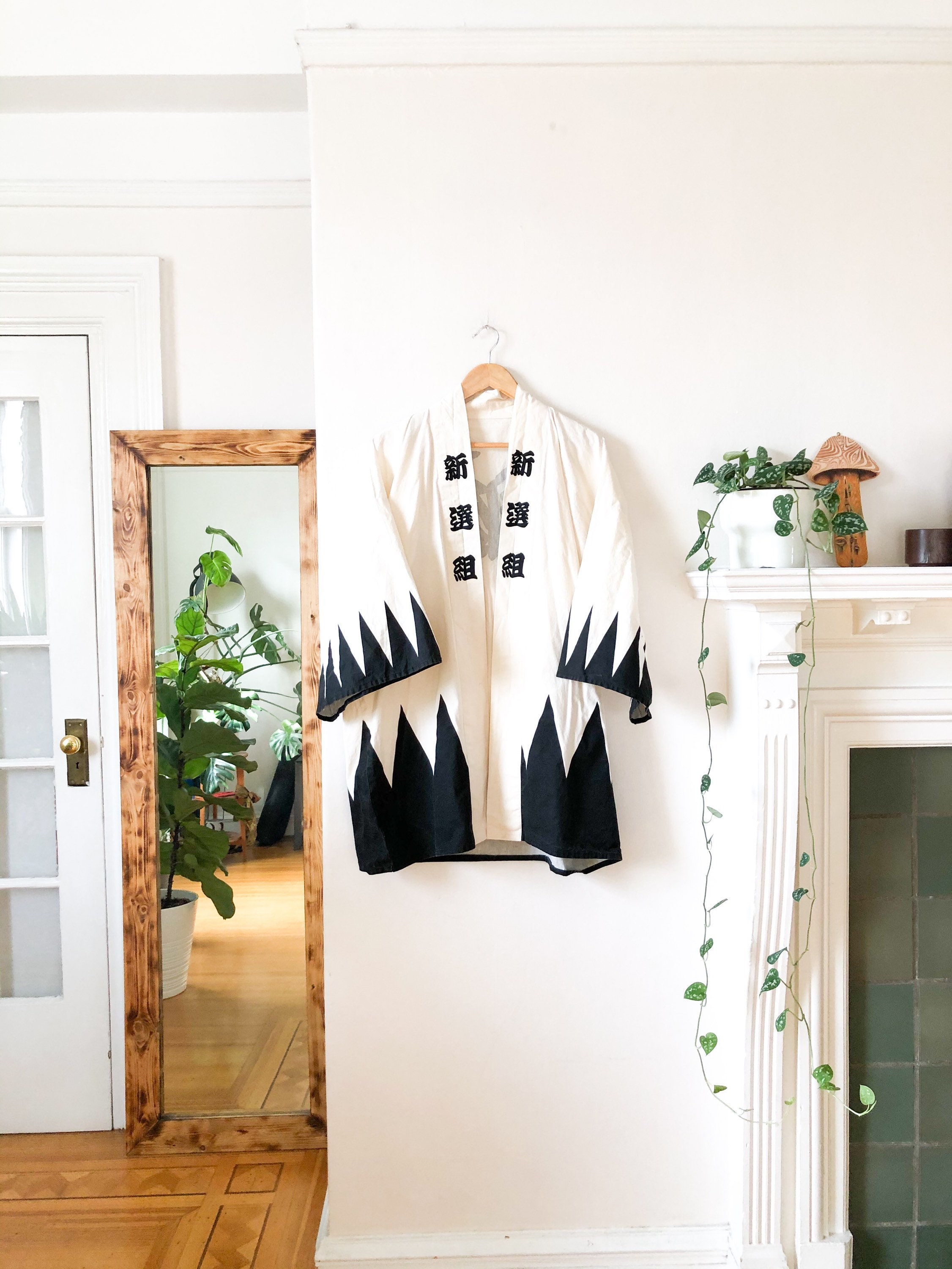 Vintage 70s Black and White Cotton Geometric Asian Jacket / Asian Martial Arts Traditional Yin Yang Robe L