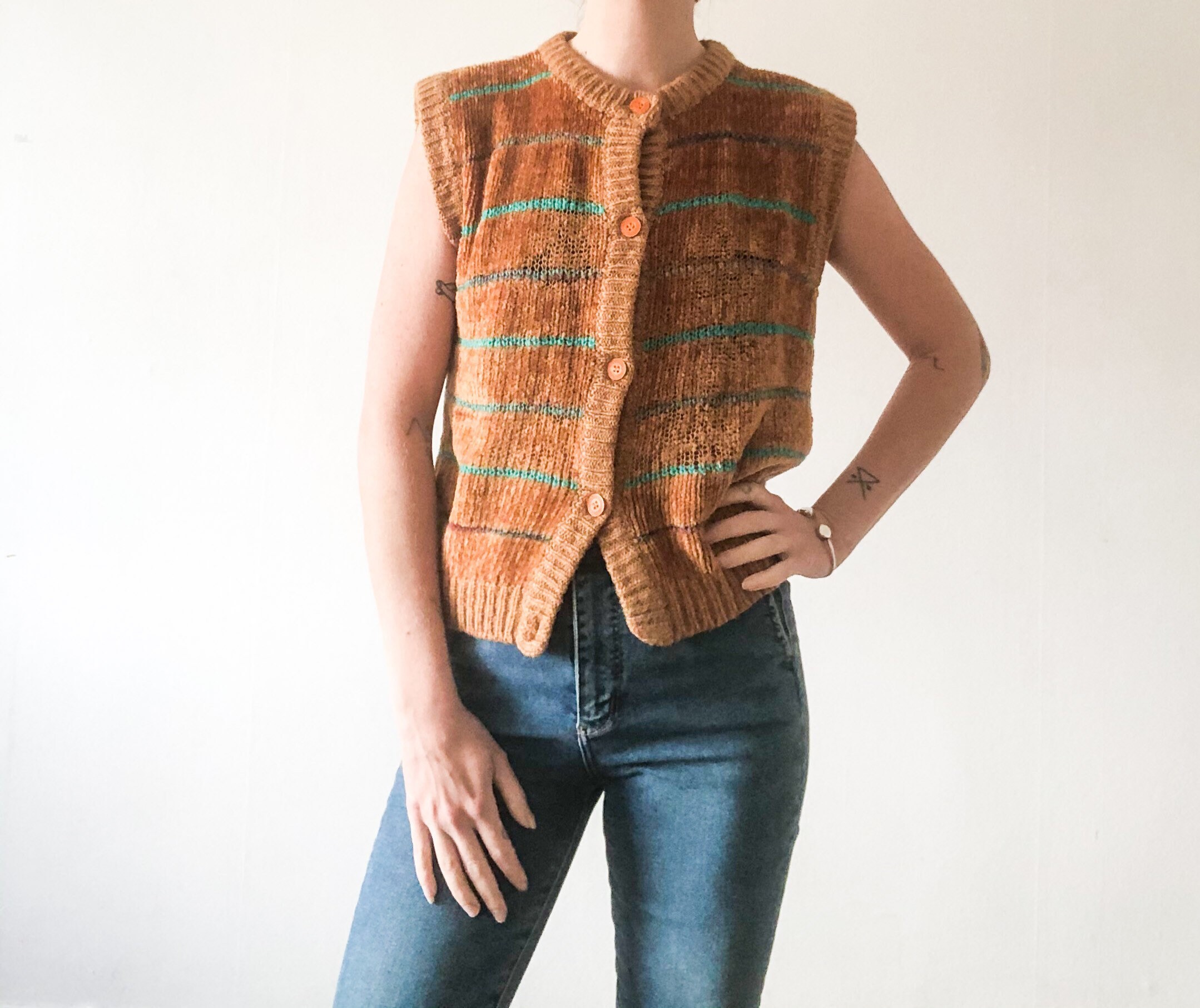 knitted vest button