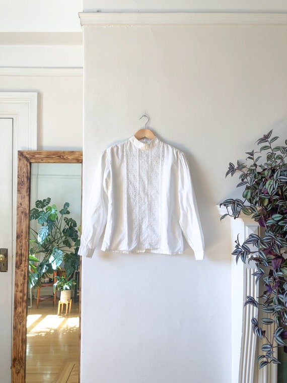 Vintage 60s White Lace Cotton Long Sleeve Button B