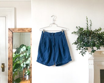 Vintage 80s Navy Blue High Waisted Wide Leg Pocket Casual Shorts // Cotton Casual Menswear Inspired Layering Culottes Shorts S 25 26