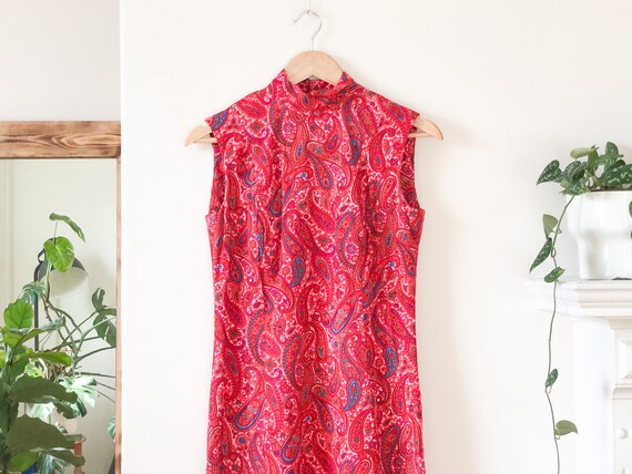 Vintage 60s Long Red and Pink Paisley Turtleneck … - image 9