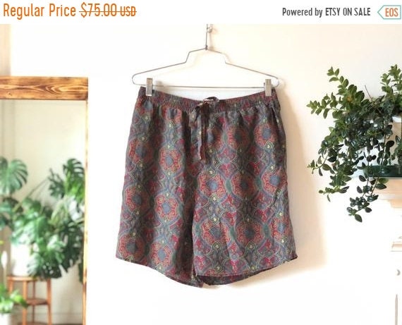 HELLO 2021 SALE Vintage 90s Silk Paisley Print Sho