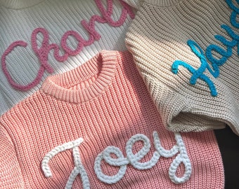 Personalisierter Baby Name Pullover für Neugeborene, Benutzerdefinierte Hand bestickter Baby Pullover, Baby Geburtstagsgeschenke, Einzigartiger Baby Pullover, Geschenk für Neugeborene