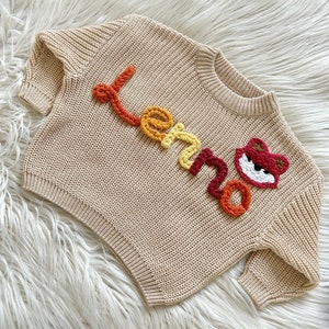 パーソナライズされたベビーセーター、カスタムネームセーター、刺繍ネームセーター、新生児の女の子の帰宅用衣装、赤ちゃん用カスタムニット、ベビーギフト