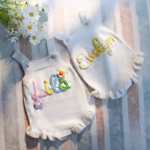 Baby Mädchen personalisierte Romper, Bubble Romper Geburtstag Outfit, gestickter Name Babyspielanzug, Baby Sommer Outfit, Baby-Geschenke, Geschenk für Mädchen