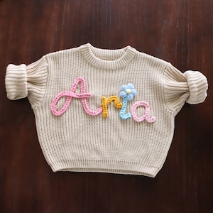 Baby Sweater with Name, Personalized Hand-Embroidered Baby Sweater, Baby Shower Gift, Baby Clothes, Baby Boy Gifts, First Birthday Gifts 画像 2