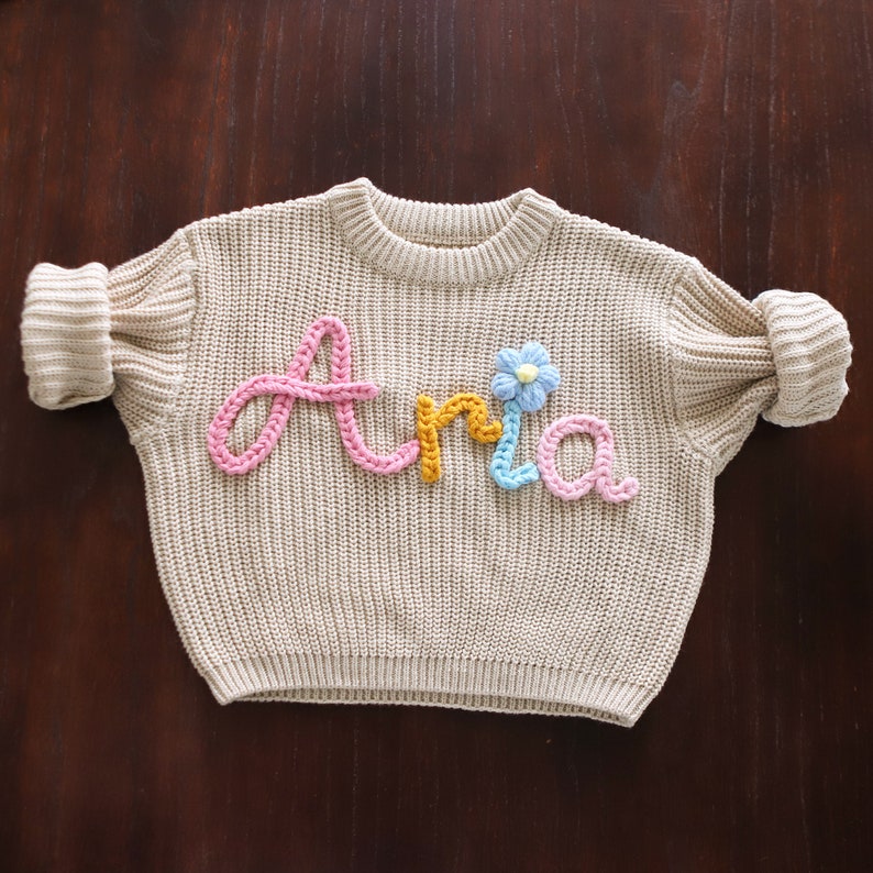 Baby Sweater with Name, Personalized Hand-Embroidered Baby Sweater, Baby Shower Gift, Baby Clothes, Baby Boy Gifts, First Birthday Gifts 画像 2