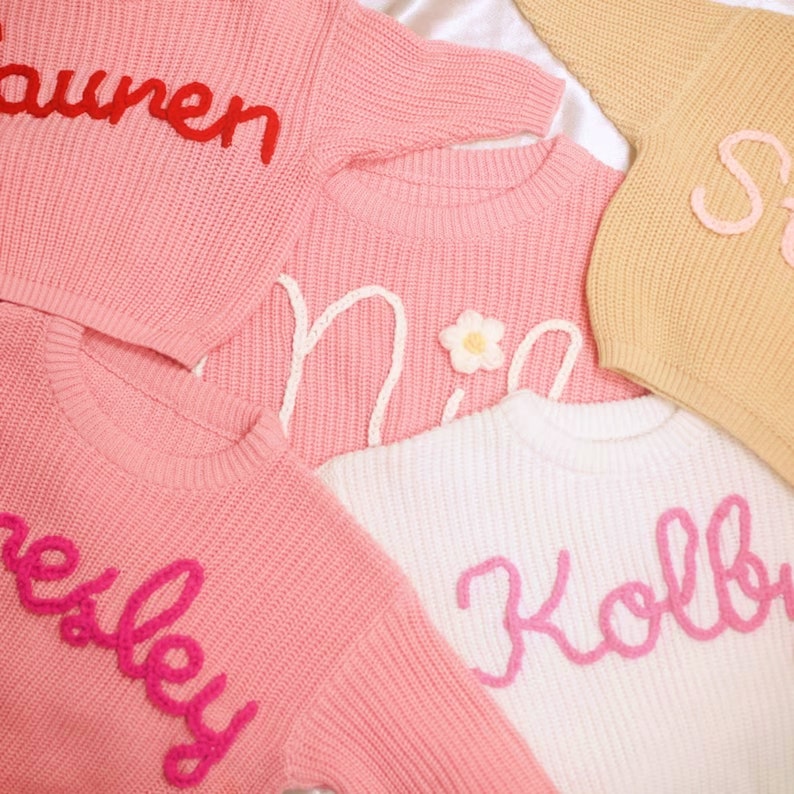 Personalisierter Babypullover, personalisierter Namenspullover, Stickerei-Namenspullover, Neugeborenes Mädchen-Coming-Home-Outfit, individueller Strick für Babys, Babygeschenke Bild 6