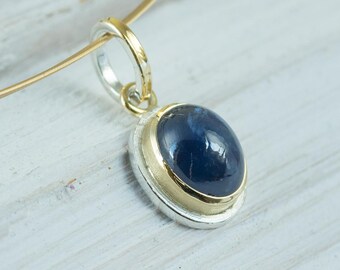 Sapphire pendant, 18k gold (750) and 925 sterling silver, oval cabochon pendant, handcrafted goldsmith's piece, artisan sapphire pendant