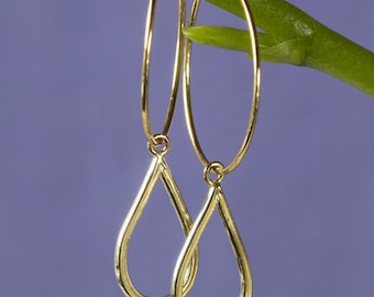 Delicate hoop earrings in 585 gold with added teardrop. Handcrafted in solid gold - and fine gold, fine genuine handcrafted jewelry.
