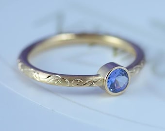 18k gold ring with tanzanite, 750 yellow gold, hand-engraved, unique piece, delicate real gold ring, handmade • Exclusive designer jewelry, ring size 53.5