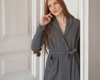 Hooded Short Cardigan with Pockets – Oversized Sweater from Cashmere and Merino Wool