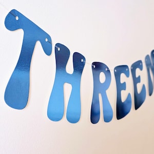 Banner para el tercer cumpleaños de Threenager en azul galaxia para la configuración de una fiesta de cumpleaños: Banner con letras con flexibilidad para cualquier edad, cualquier color