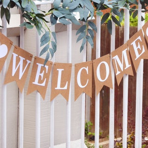 Striscione di benvenuto, per accogliere e salutare gli ospiti, dolce gesto per un matrimonio, un fidanzamento, ospiti di una festa di compleanno