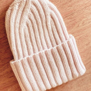 Swirl Marshmallow - hand-knitted beanie, dust rose colour.