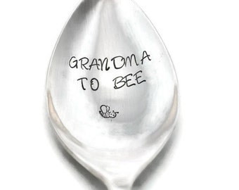 Stamped Spoon, Grandma To Be , Engraved Silverware Gift for Grandparent, Personalized Funny Flatware, Pregnancy Announcement Ideas Bee Stamp