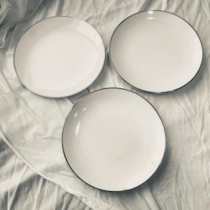 Noritake Ivory MONTBLANC 7527 Fine China Japan PLATES Set of 3 White lace free shipping 8 1/4 Salad Lunch