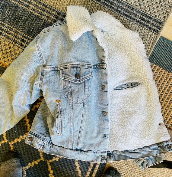 Authentic LEVIS Grunge Distressed Sherpa Lined De… - image 3