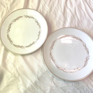 NORITAKE Porzellan LAUREL 2 Salatteller Japan Goldrand & Kranz weiß Fine China