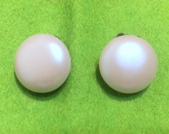 Vintage Pearl Style Round Clip-on Earrings