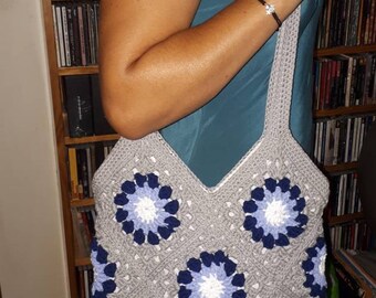 Crochet bag with granny squares