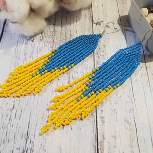 Ukrainska flaggörhängen, gula och blå örhängen, Pärlörhängen, Stativ med Ukraina, Formade örhängen, Långa tofsörhängen, Ukrainsk butik
