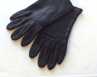 Vintage black leather gloves, Black leather cotton lined leather gloves. Medium ladies.