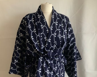 Vintage Japanese yukata kimono bathrobe, navy and white cotton with part lining.