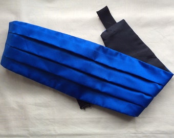 Vintage M cummerbund , bright blue polyester, 30-36 in 76-92 cm