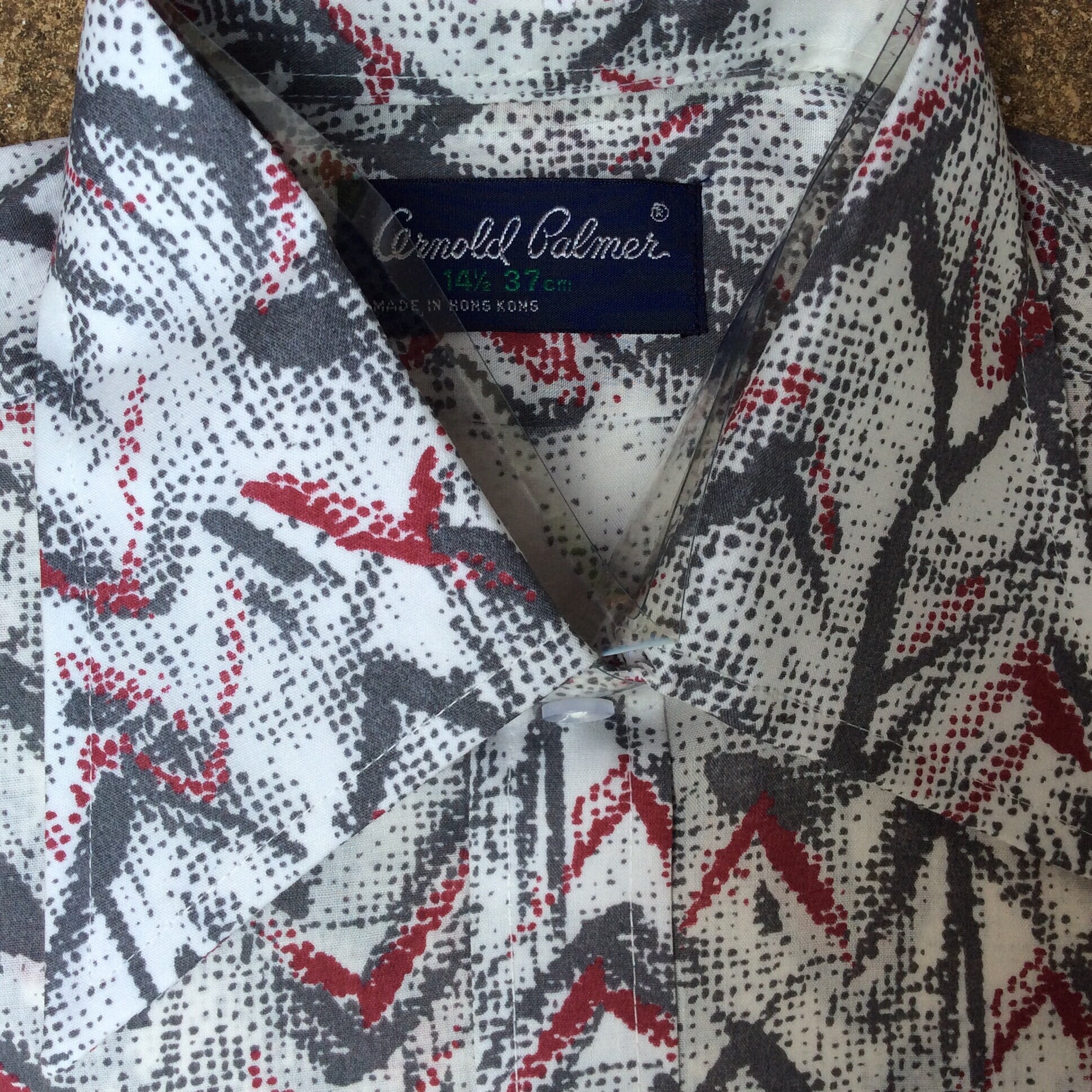 Image of Vintage Arnold Palmer 60S Deadstock Shirt 14 1/2 37 cm Collar, Grey Red On White Fabric